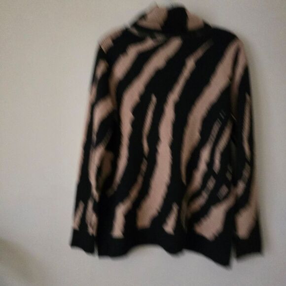 Soft Surroundings Black and Tan Zebra Stripesl Sweater Cowl Neck Size Small - Picture 4 of 9